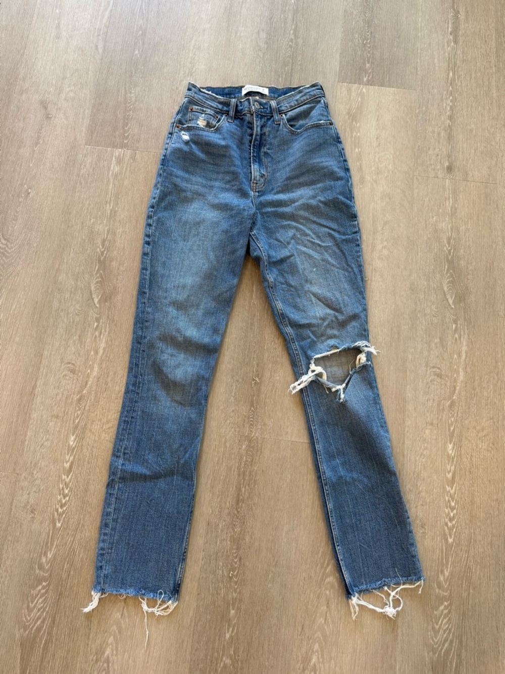 Abercrombie & Fitch The 90's Slim Straight Ultra High Rise Jeans
